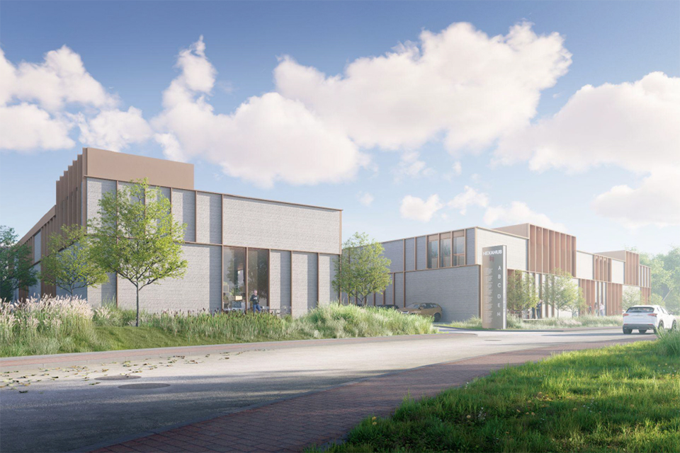 “Maak kennis met Hexahub, de nieuwste bedrijvencampus van Roeselare: 37 KMO-ruimtes en een kantoorgebouw met focus op duurzaamheid”