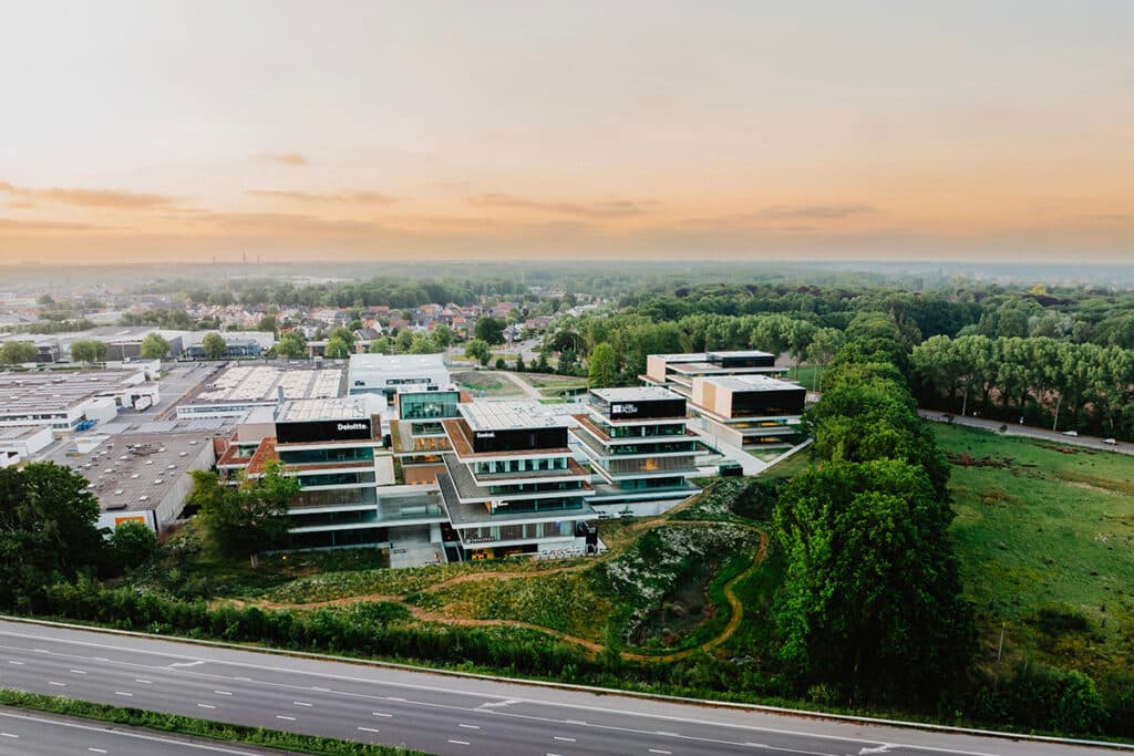 O-Forty, Oostkamp – Hypermodern Business- en Meetingcentrum langs de E40 4