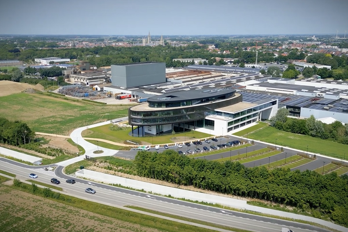 Architectuur en landschap verweven tot symbolisch landmark – Picanol 3